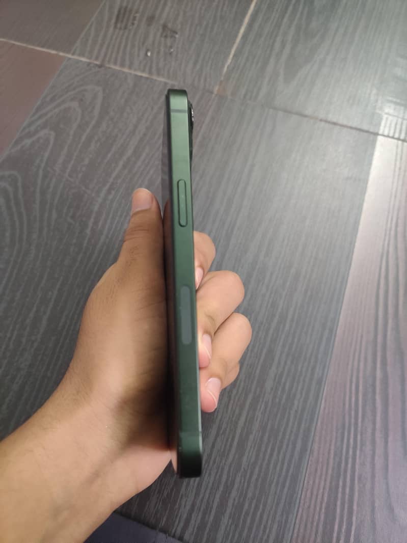 Apple iPhone 13 4