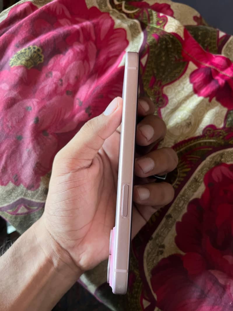 Apple iPhone 15 2