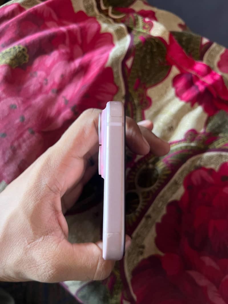 Apple iPhone 15 5