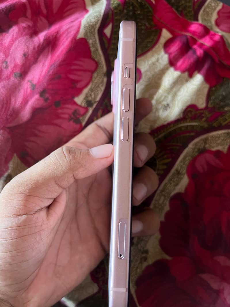 Apple iPhone 15 6