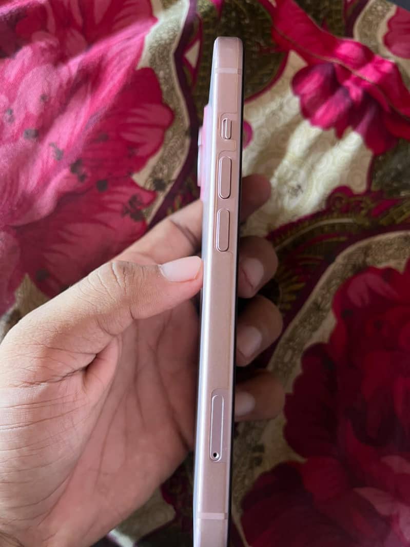 Apple iPhone 15 7