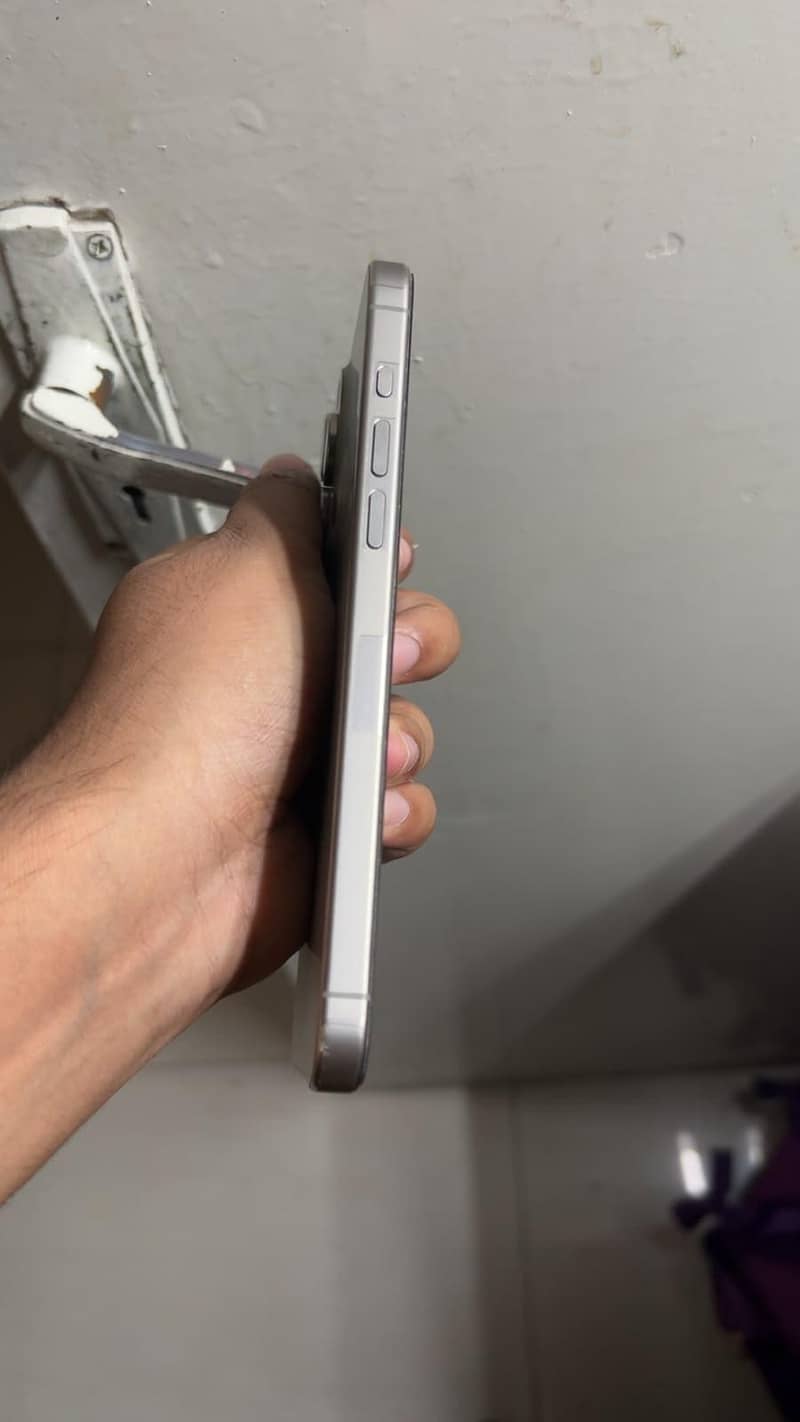 Apple iPhone 15 Pro Max 3