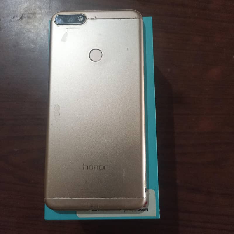 Honor 7C 1