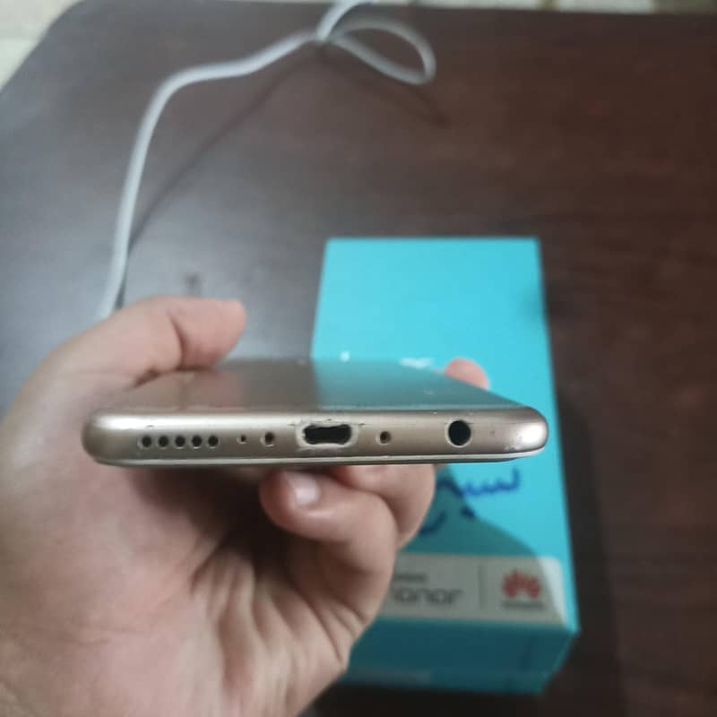 Honor 7C 4