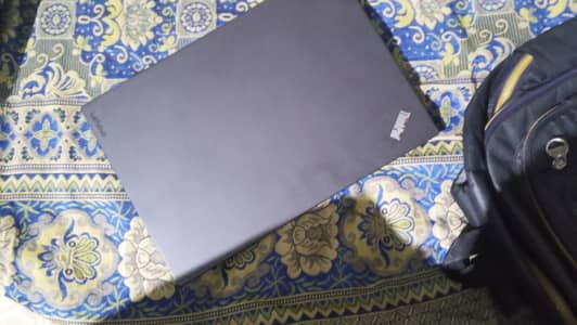 Bilkul saaf suthra hai Lenovo Thinkpad pad 5th gen 8gb raam 256gb ssd