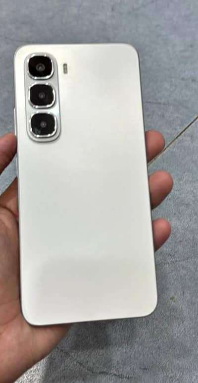 Infinix Hot 60i 6gb/128 without box . 7 month warranty