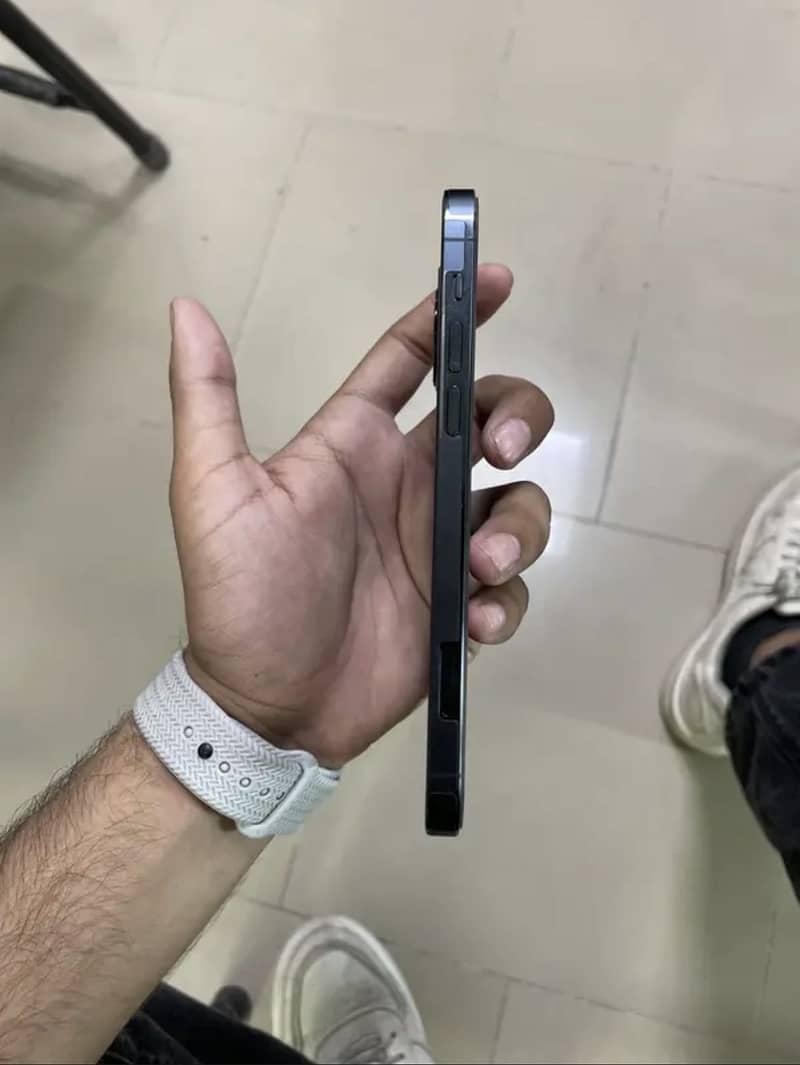 Apple iPhone 12 Pro 4