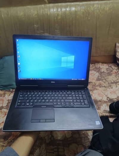 Dell Precision 7710 | Core i7-6820HQ  | 8GB RAM | 256 gb ssd
