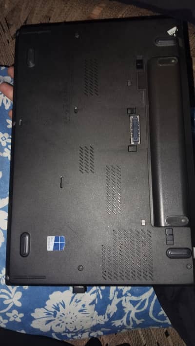 It's a automatic touch screen. It's all working well. It have SSD Ris