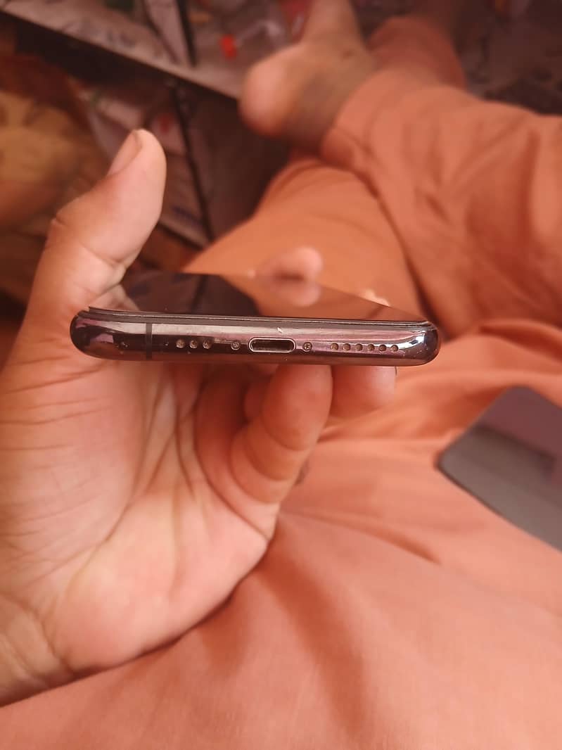 Apple iPhone 11 Pro 3