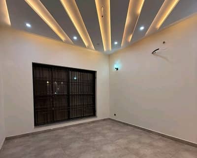 In Model Town - Block A Of Multan, A 10 Marla House Is Available