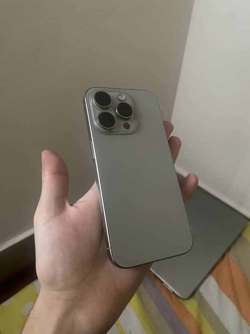 Apple iPhone 15 Pro 4