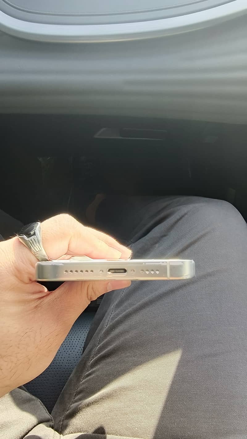 Apple iPhone 15 Pro Max 1
