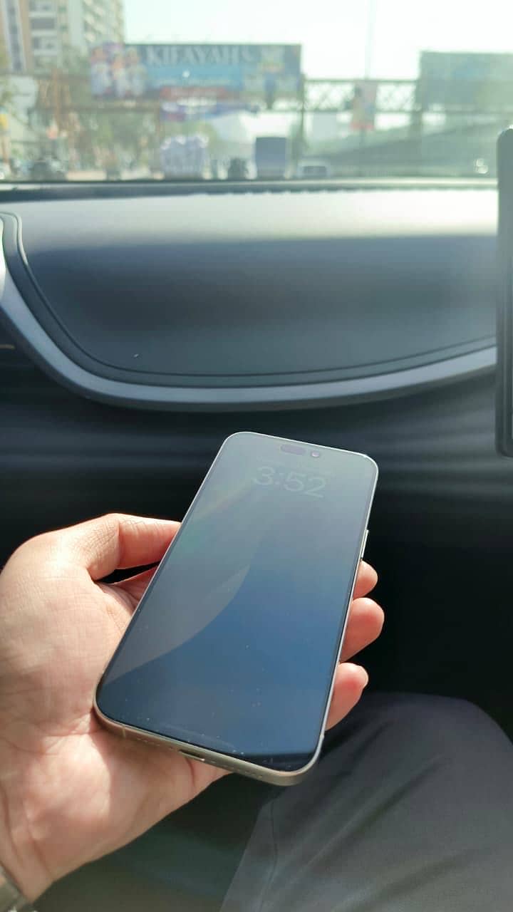 Apple iPhone 15 Pro Max 2