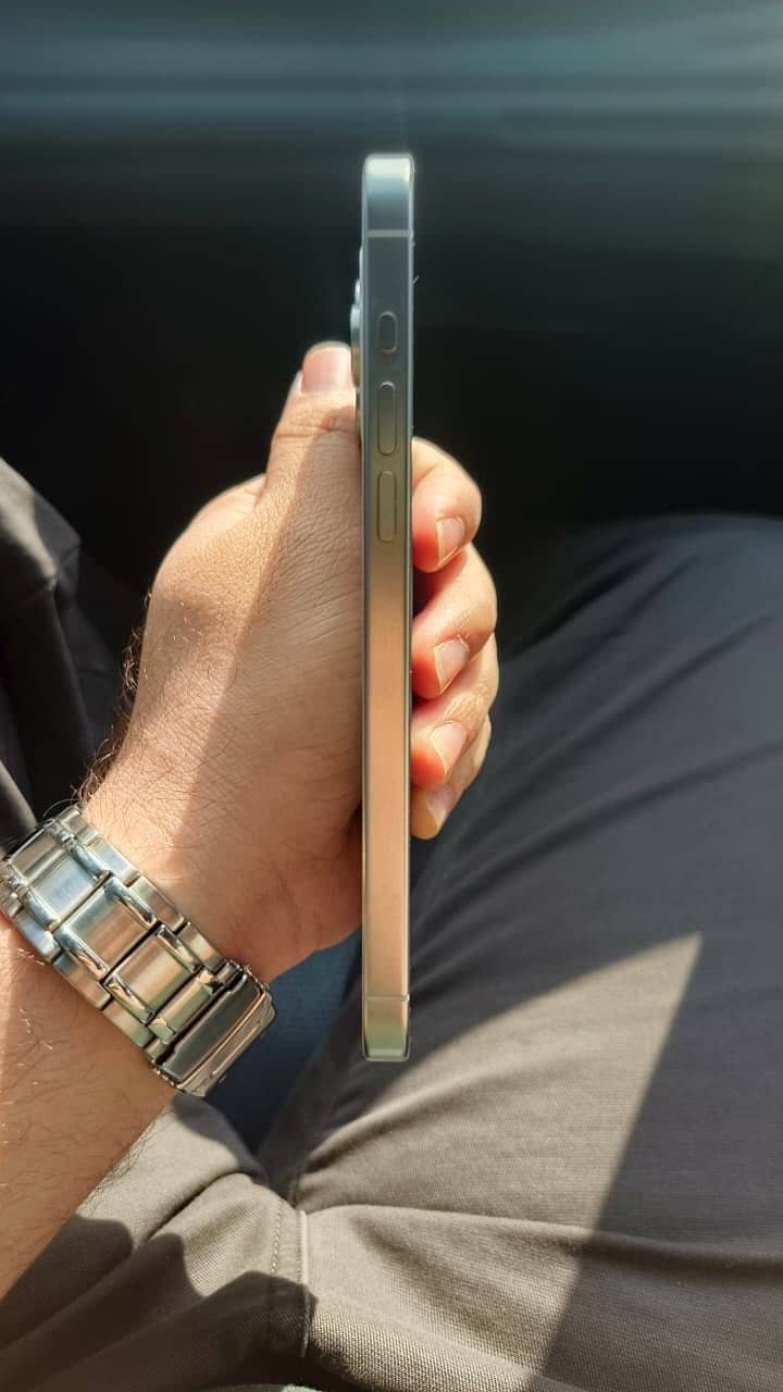 Apple iPhone 15 Pro Max 3