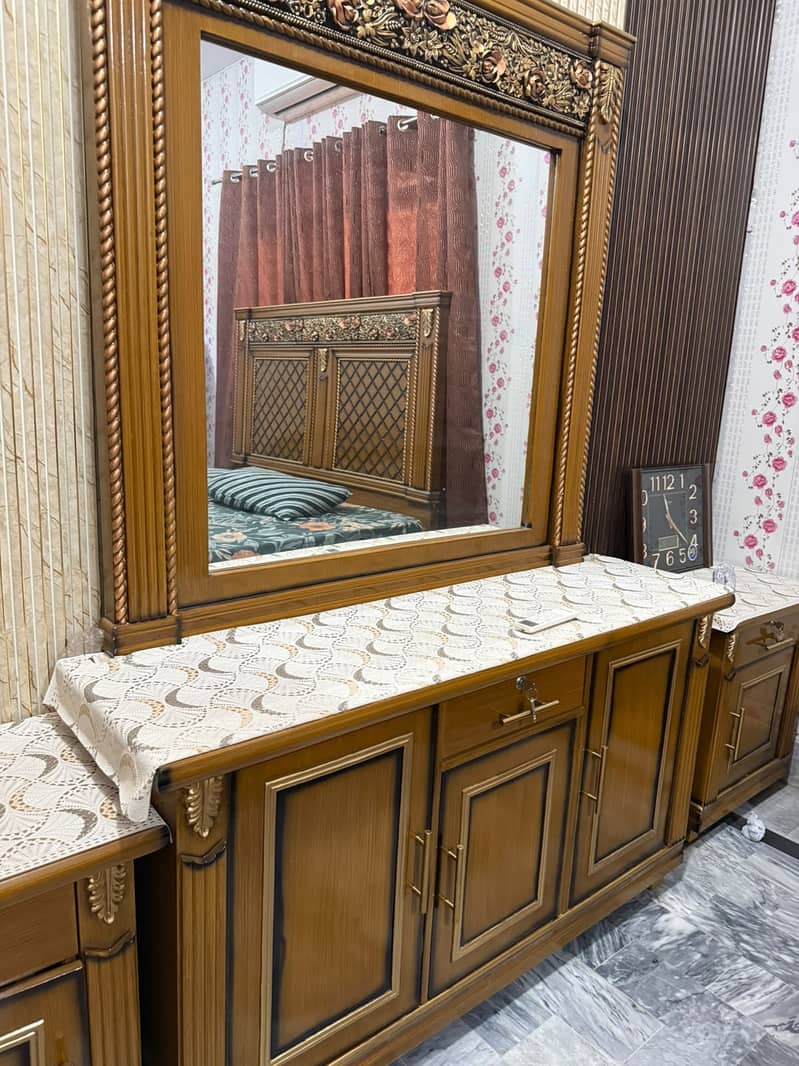Bed/ Room Bed/ Side Tables / Wooden Furniture/ Room Furniture 3