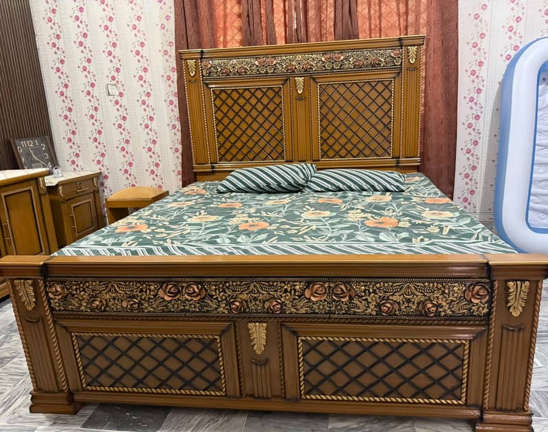 Bed/ Room Bed/ Side Tables / Wooden Furniture/ Room Furniture 4