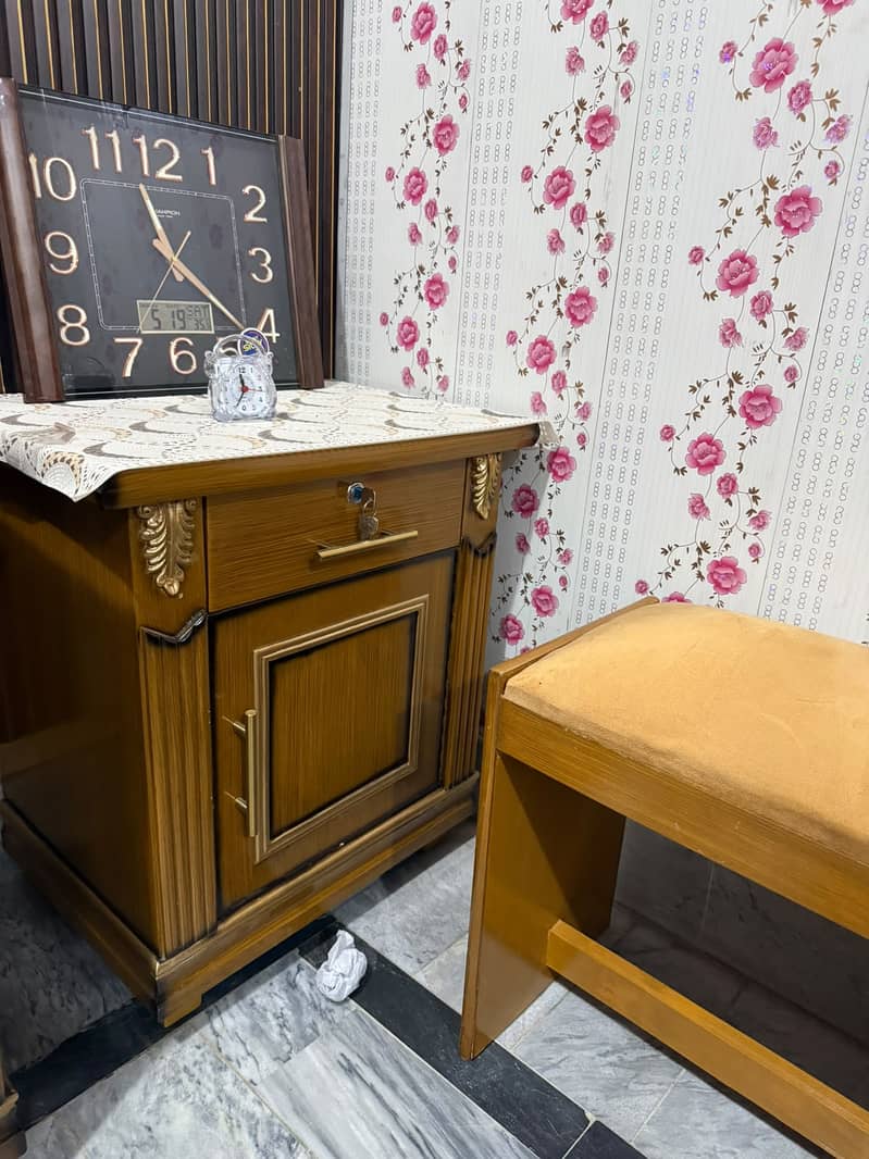 Bed/ Room Bed/ Side Tables / Wooden Furniture/ Room Furniture 7