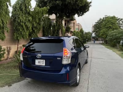 Toyota Prius Alpha 2012