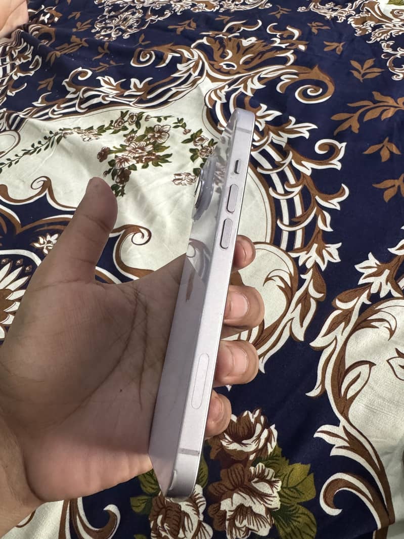 Apple iPhone 14 3