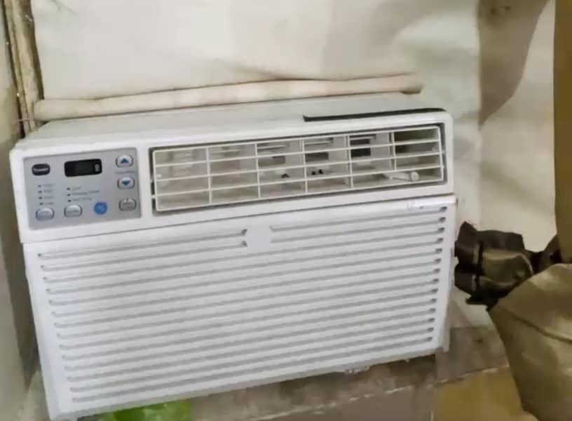 Window AC . 75 Ton 2
