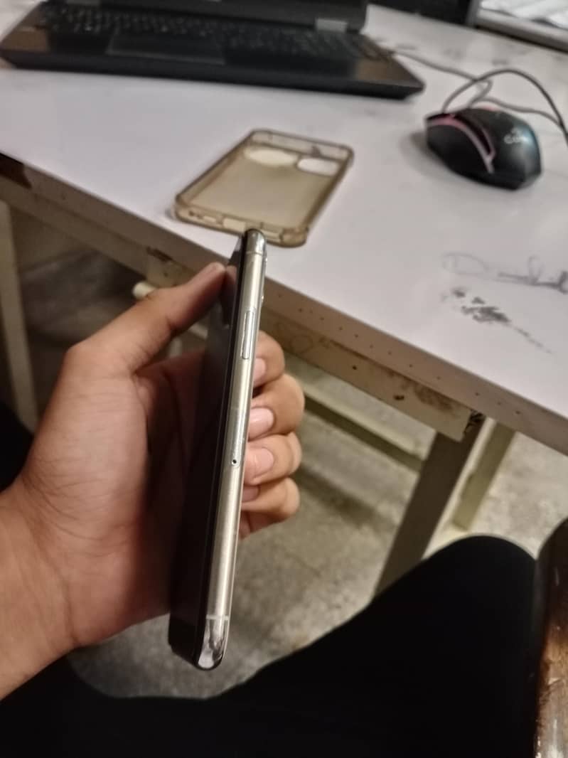 Apple iPhone 11 Pro 3