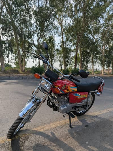 Honda CG 125 | 5,800 KM | Excellent Condition | Genuine Bike