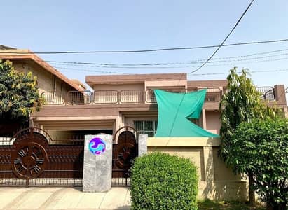 Owner build Corner 1 kanal house for sale