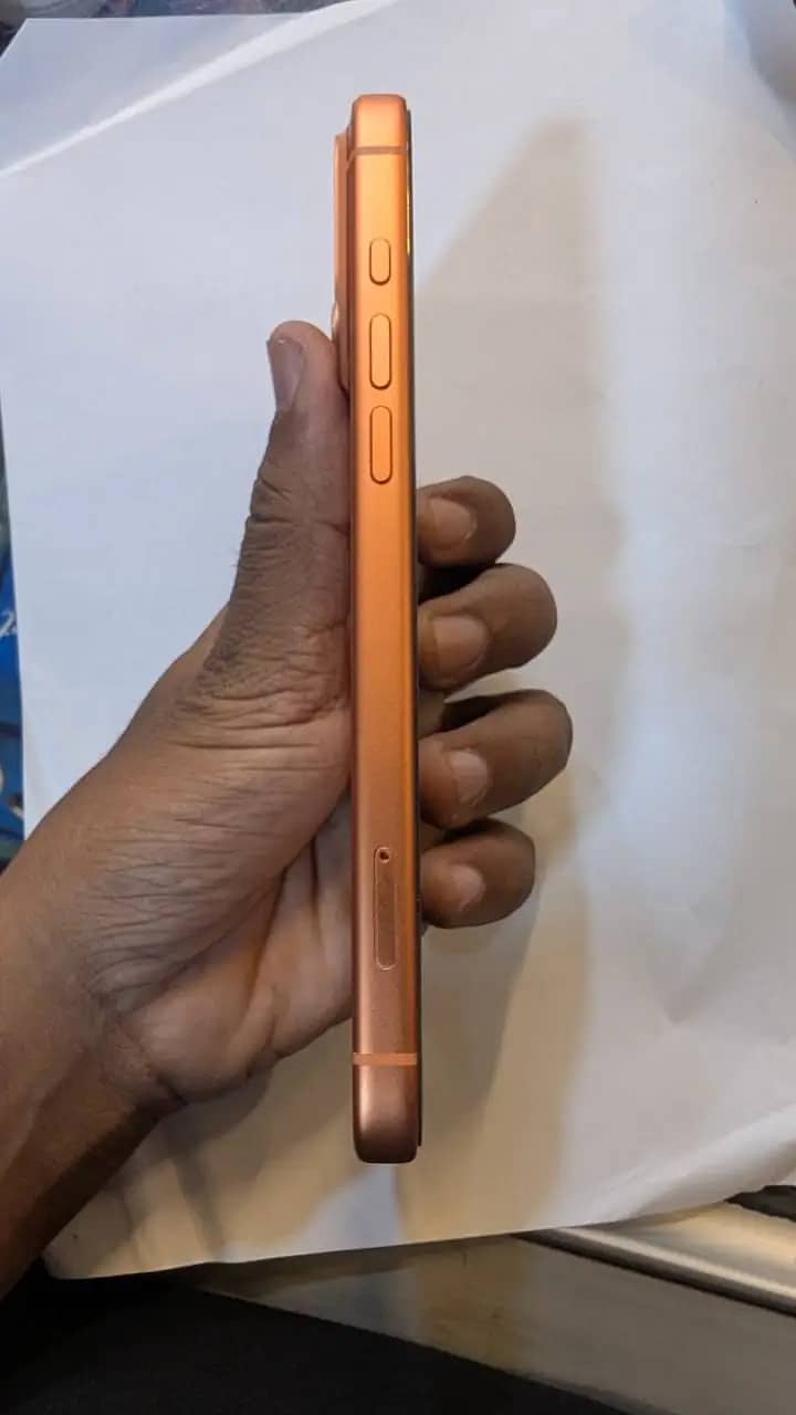 Apple iPhone 17 Pro Max 4