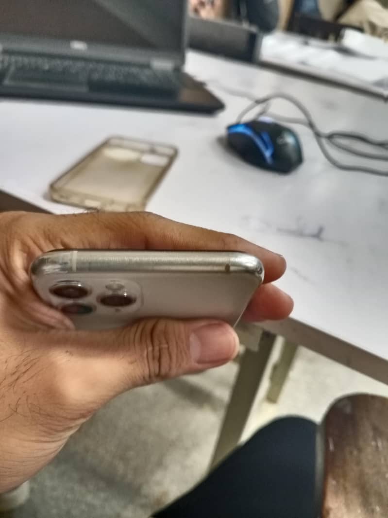 Apple iPhone 11 Pro 5