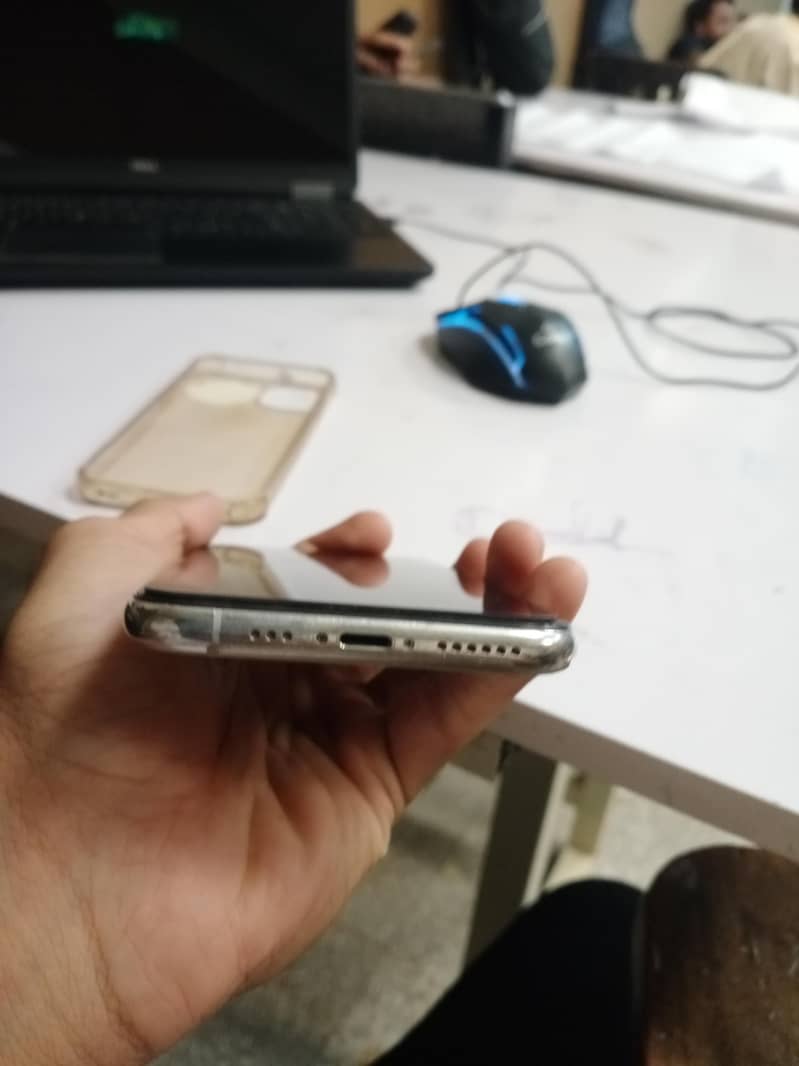 Apple iPhone 11 Pro 7