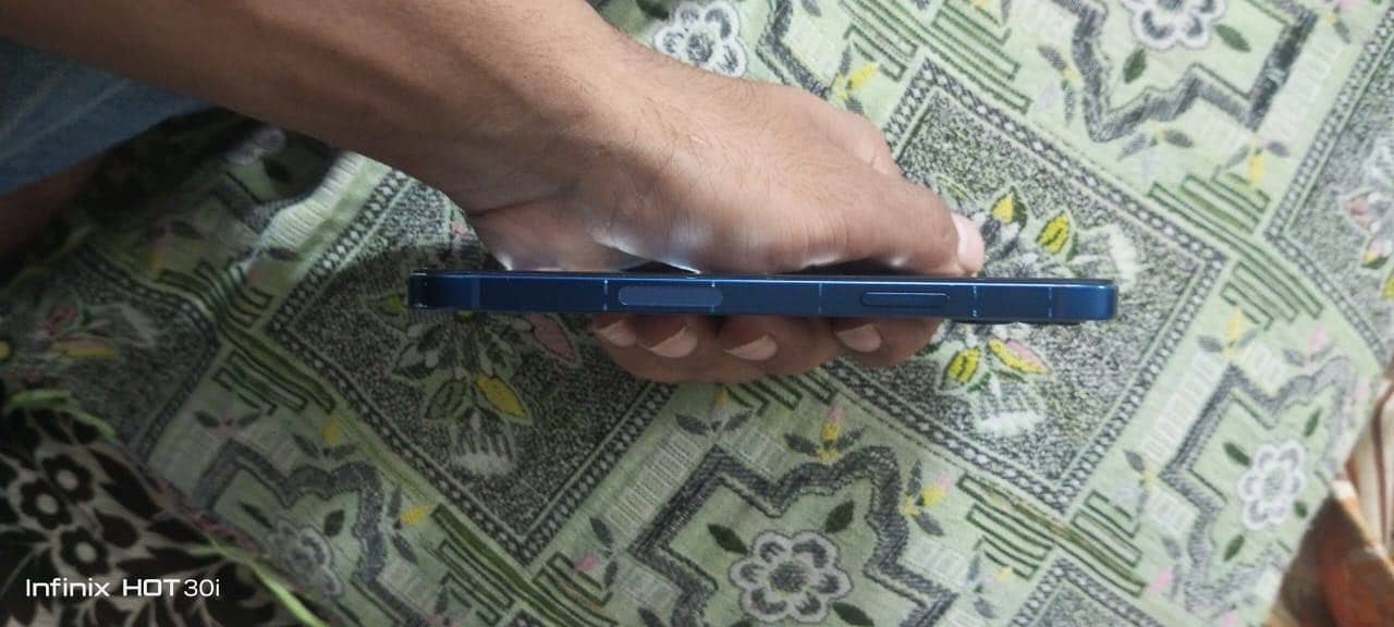 Apple iPhone 12 2
