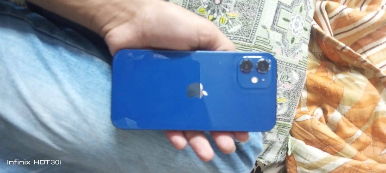 Apple iPhone 12 3