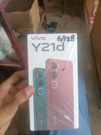 vivo y21d. . . 6/128 unused hai pere pere ki garnti 8 month guzar gayi ha