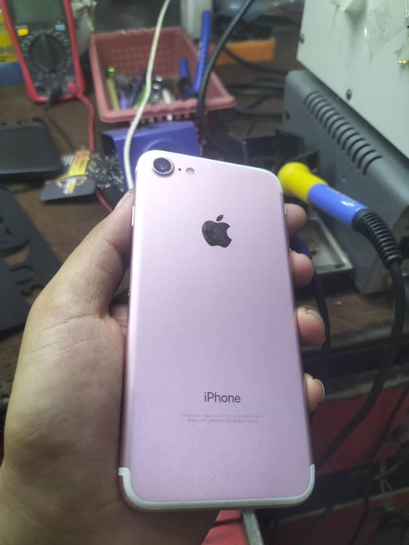 Apple iPhone 7 0