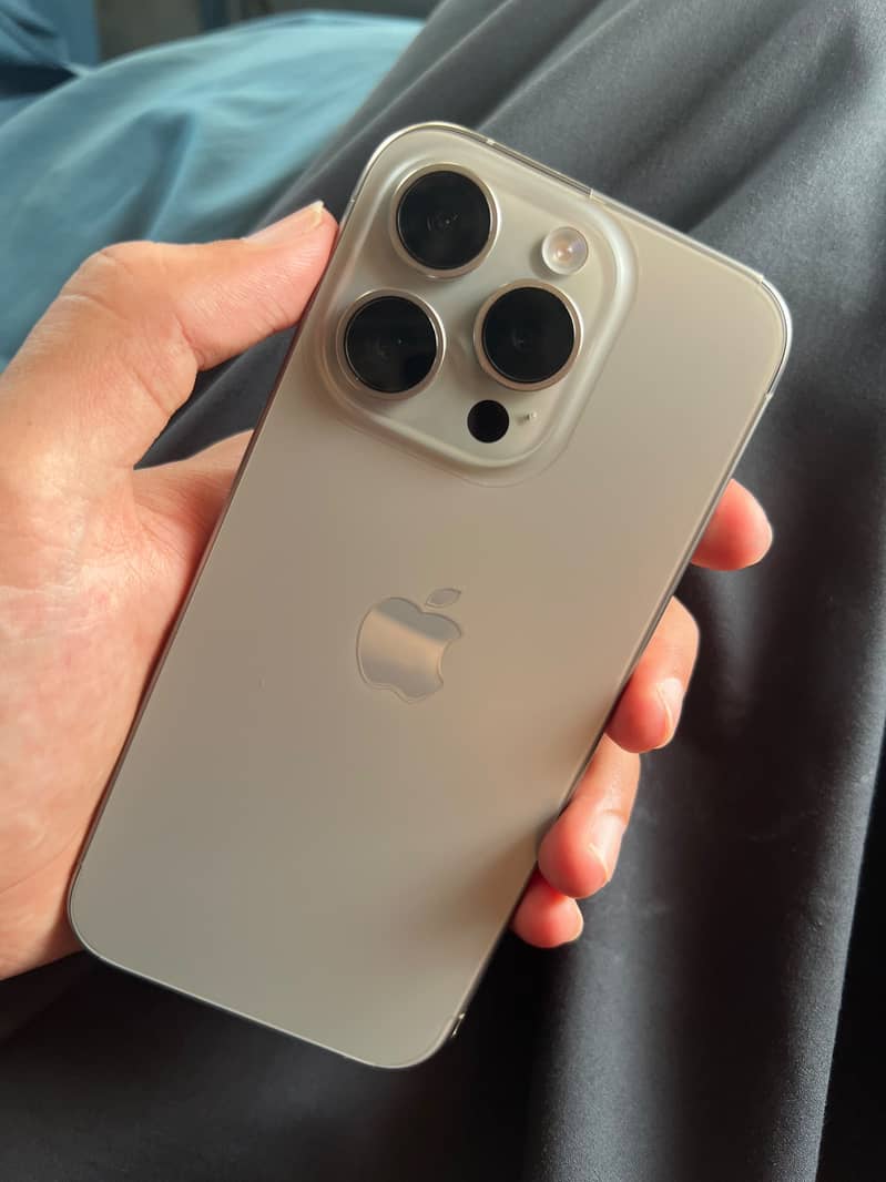Apple iPhone 15 Pro 0