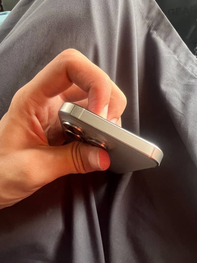 Apple iPhone 15 Pro 2