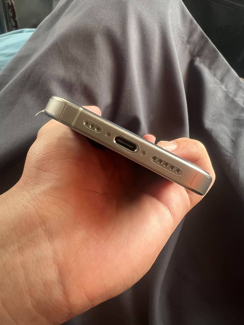 Apple iPhone 15 Pro 4