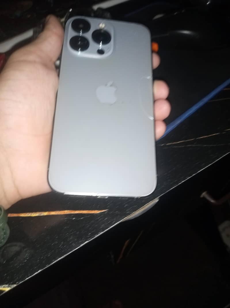Apple iPhone 13 Pro 4