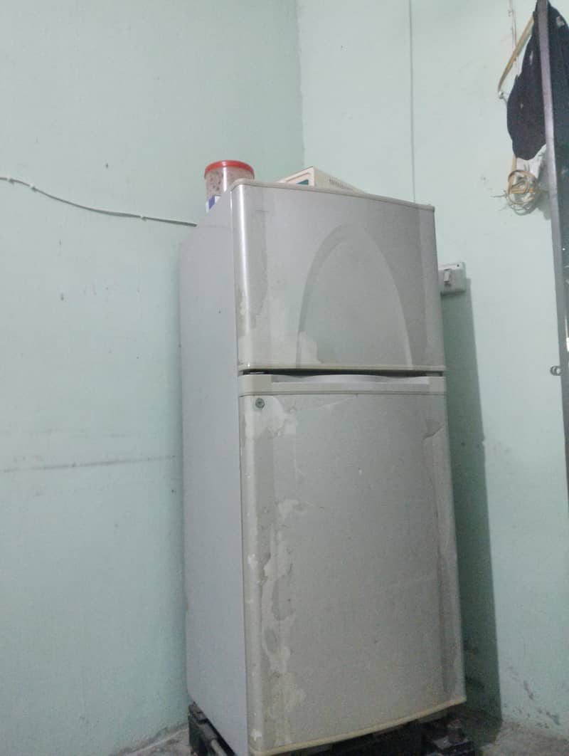 small size fridge 0