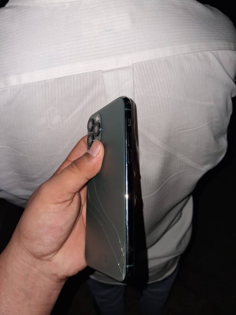 Apple iPhone 11 Pro 4