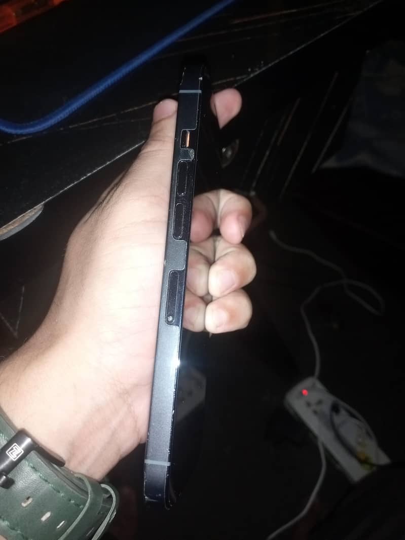 Apple iPhone 13 Pro 2