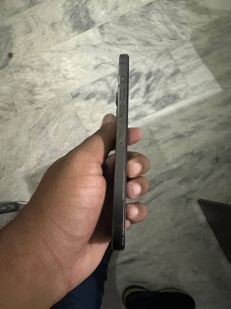 Apple iPhone 13 Pro Max 4