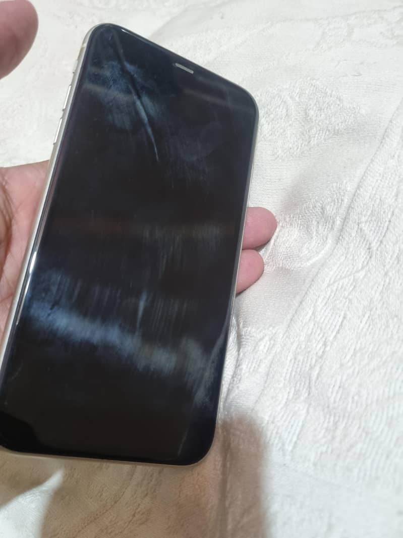 Apple iPhone 11 7