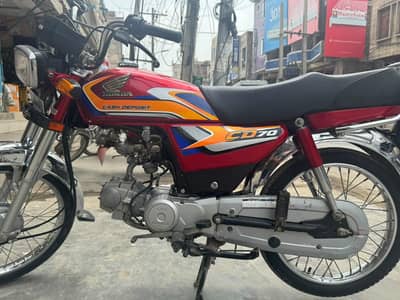 Honda CD70 2025