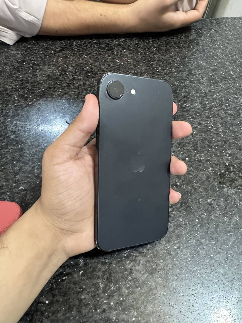 Iphone 16e 5