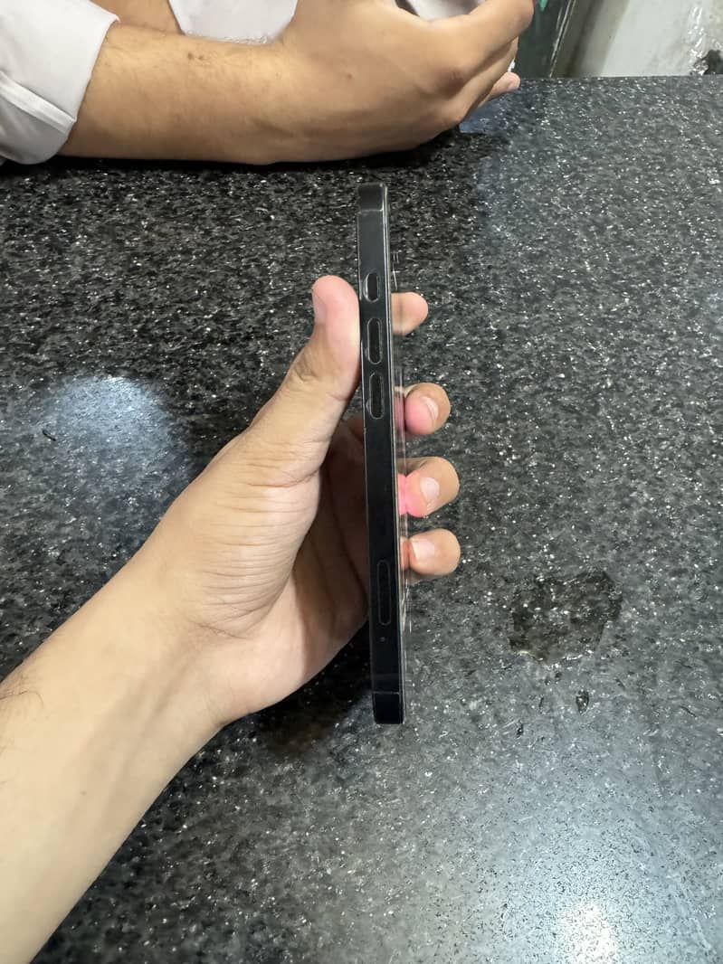 Iphone 16e 3