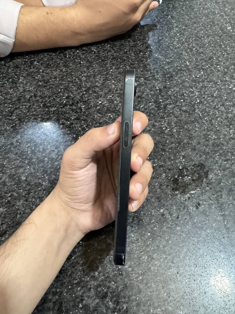 Iphone 16e 4