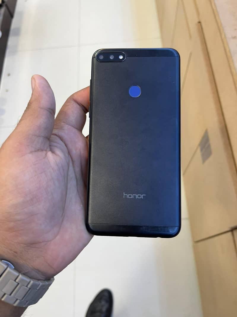 Honor 7C 1