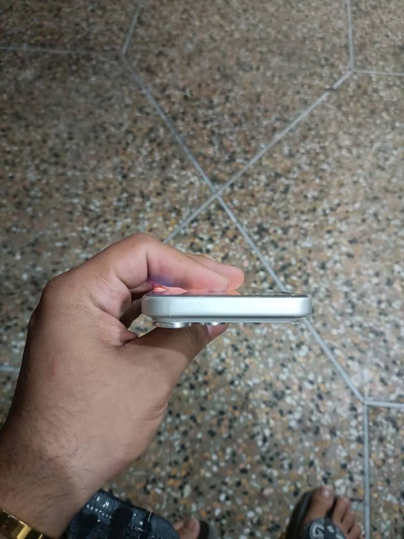 Apple iPhone 17 Pro Max 4
